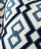 Blauw Kussenhoes met Geborduurde Ornamenten