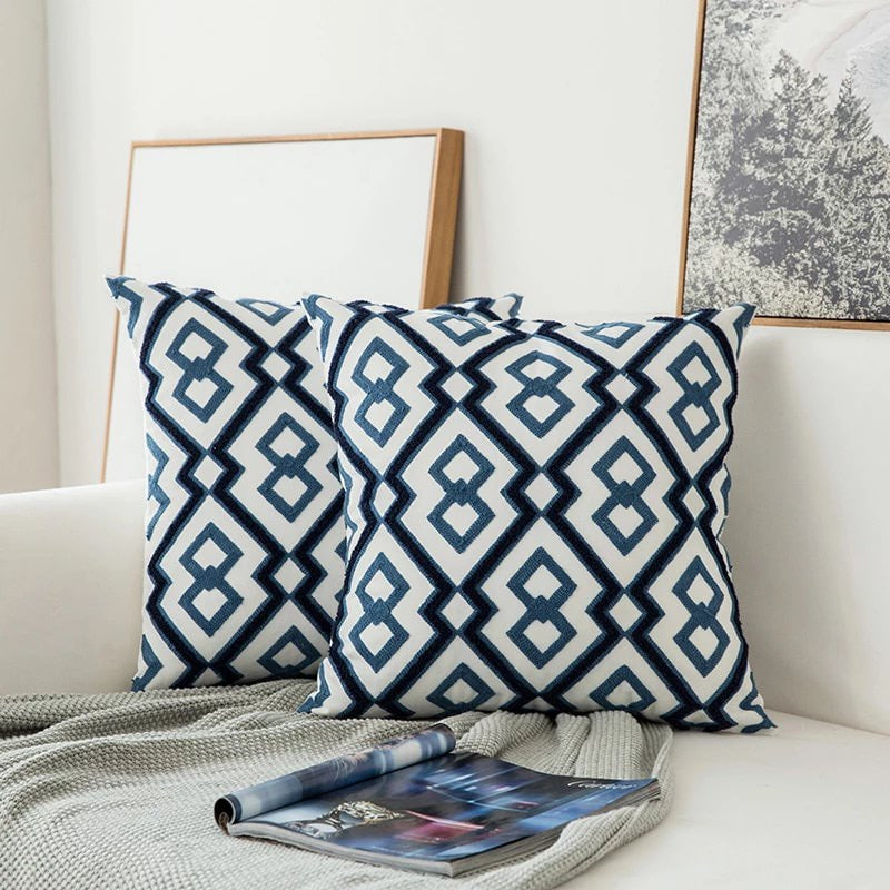Blauw Kussenhoes met Geborduurde Ornamenten