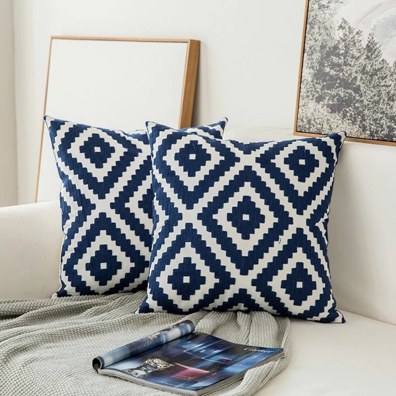 Blauw Kussenhoes met Geborduurde Ornamenten