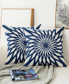 Blauw Kussenhoes met Geborduurde Ornamenten