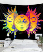 Indian Moon out of Sun Wandtapijt