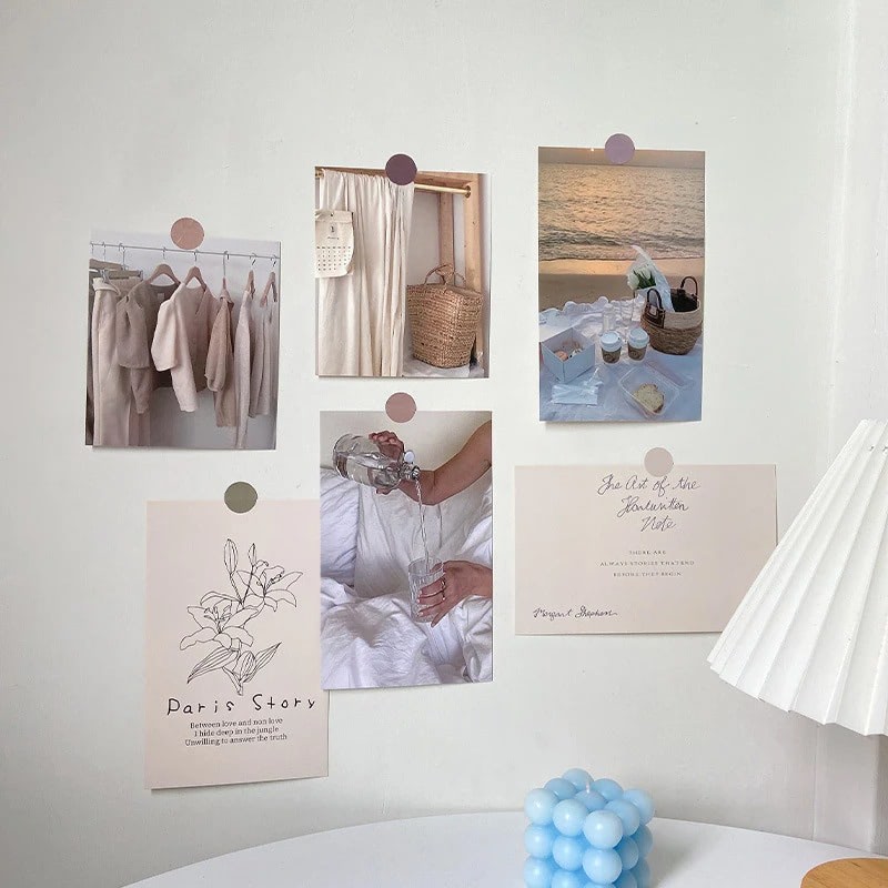 Minimalistische Wandcollage Kaarten