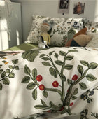 Beddengoedset met Rode Bessen en Wilde Bloemen