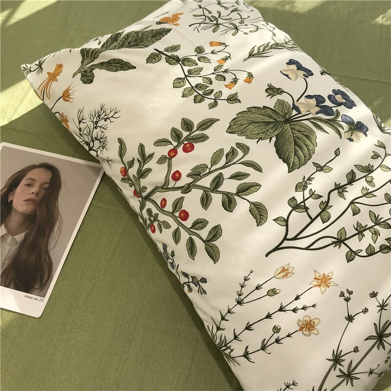 Beddengoedset met Rode Bessen en Wilde Bloemen